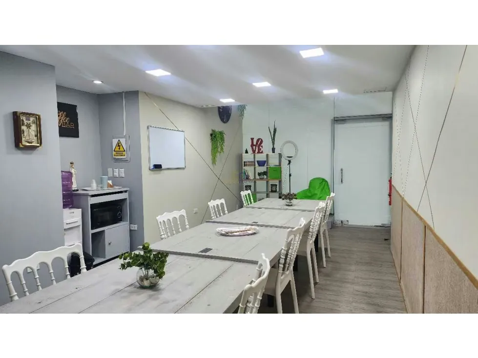 Se vende Local 50m2 con mezzanina y Baño C.C Plaza Las Américas - 2