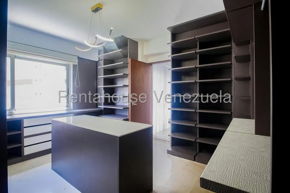 Apartamento (1 Nivel) en Alquiler en Las Mesetas de Santa Rosa de Lima, Distrito Metropolitano - 24