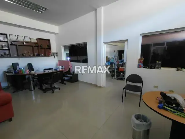 Edificio Comercial Av. Bolivar - 13