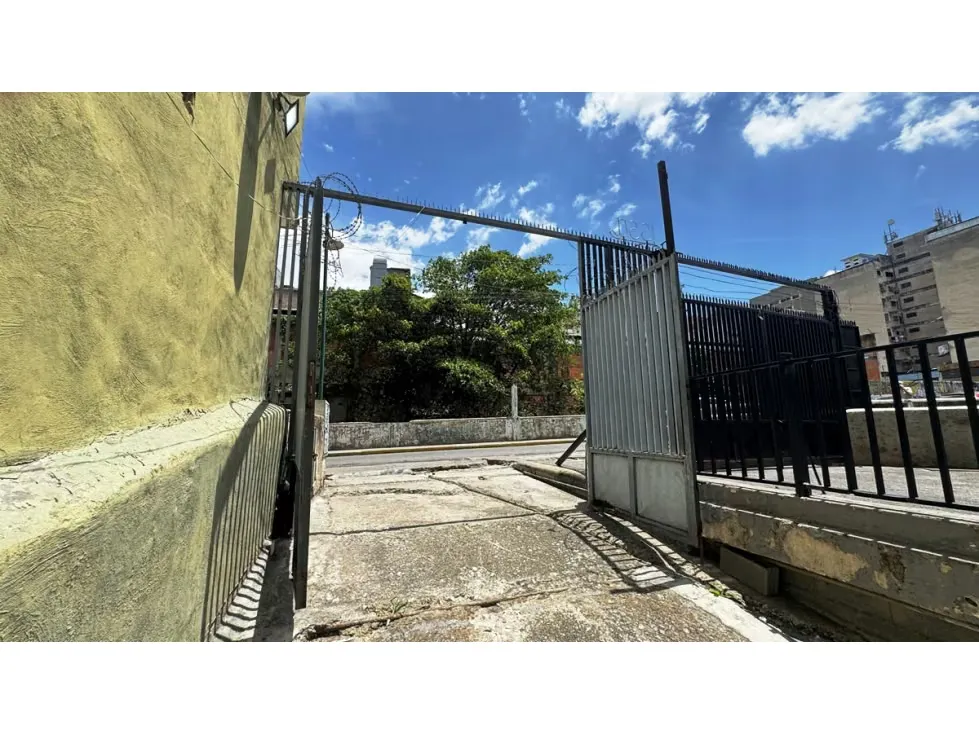 LOCAL COMERCIAL - PARROQUIA ALTAGRACIA - 666 Mts2