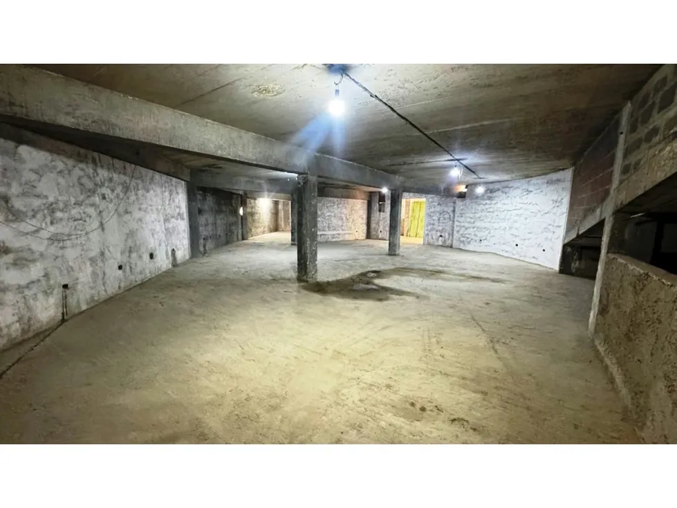 LOCAL COMERCIAL - PARROQUIA ALTAGRACIA - 666 Mts2 - 3