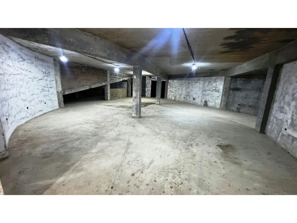 LOCAL COMERCIAL - PARROQUIA ALTAGRACIA - 666 Mts2 - 10