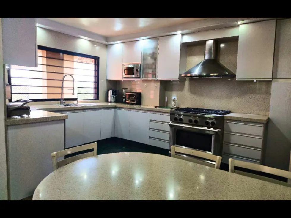 Venta de PH, Urb Los Chorros, 502mt2,5H,6B,7E 26-11 - 7
