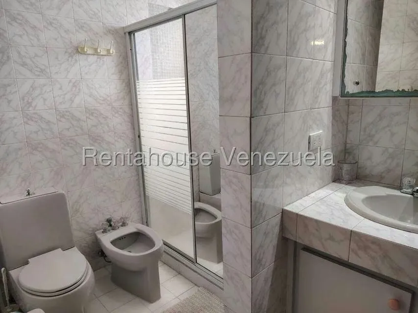 Apartamento (1 Nivel) en Alquiler en La Florida, Distrito Metropolitano - 19