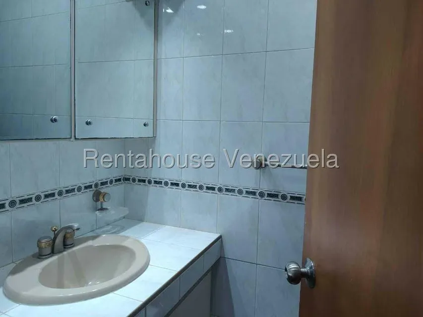Apartamento (1 Nivel) en Alquiler en La Florida, Distrito Metropolitano - 21