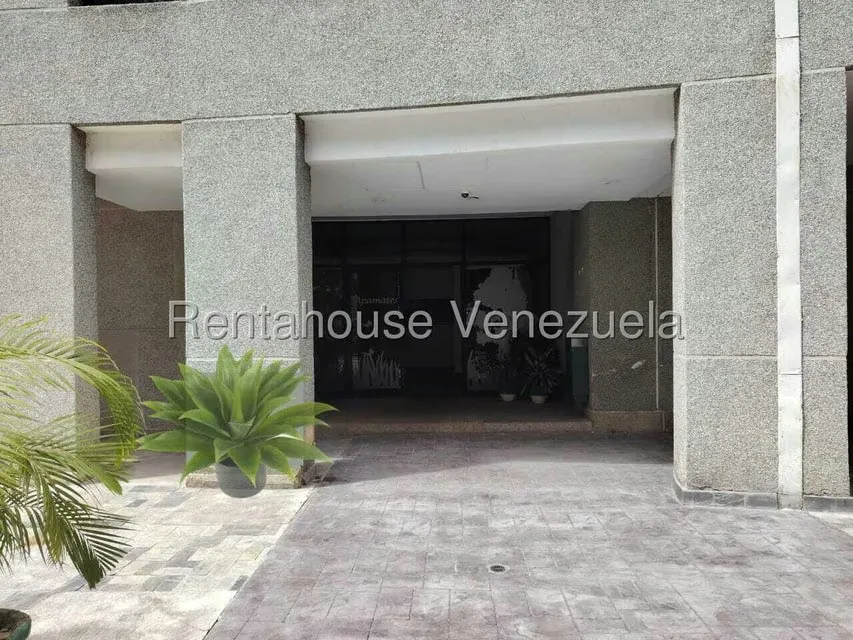 Apartamento (1 Nivel) en Alquiler en La Florida, Distrito Metropolitano - 28