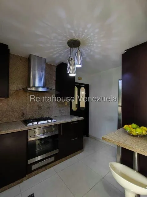 Apartamento (1 Nivel) en Alquiler en Los Dos Caminos, Distrito Metropolitano - 12