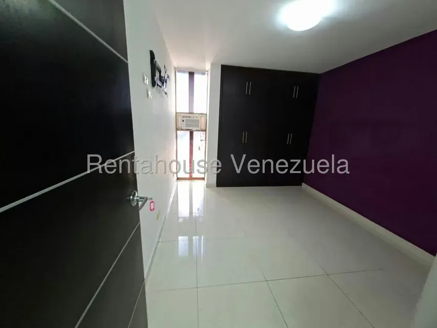 Apartamento (1 Nivel) en Alquiler en Los Dos Caminos, Distrito Metropolitano - 13