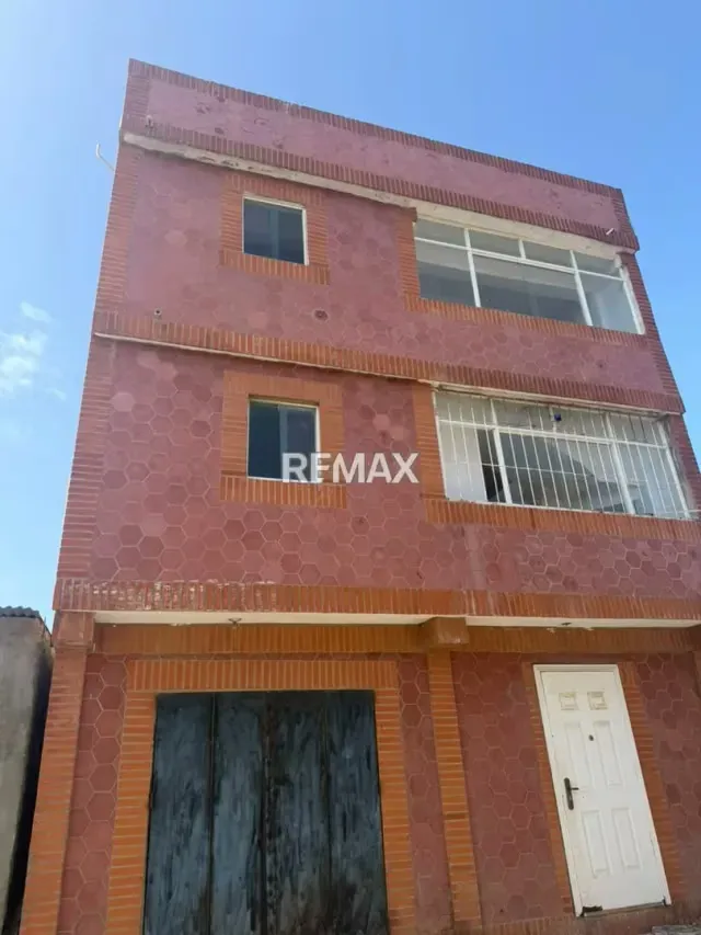 EN VENTA CONSTRUCCIÓN COMERCIAL DE 99 METROS 2 EN CASCO CENTRAL DE TUCACAS
