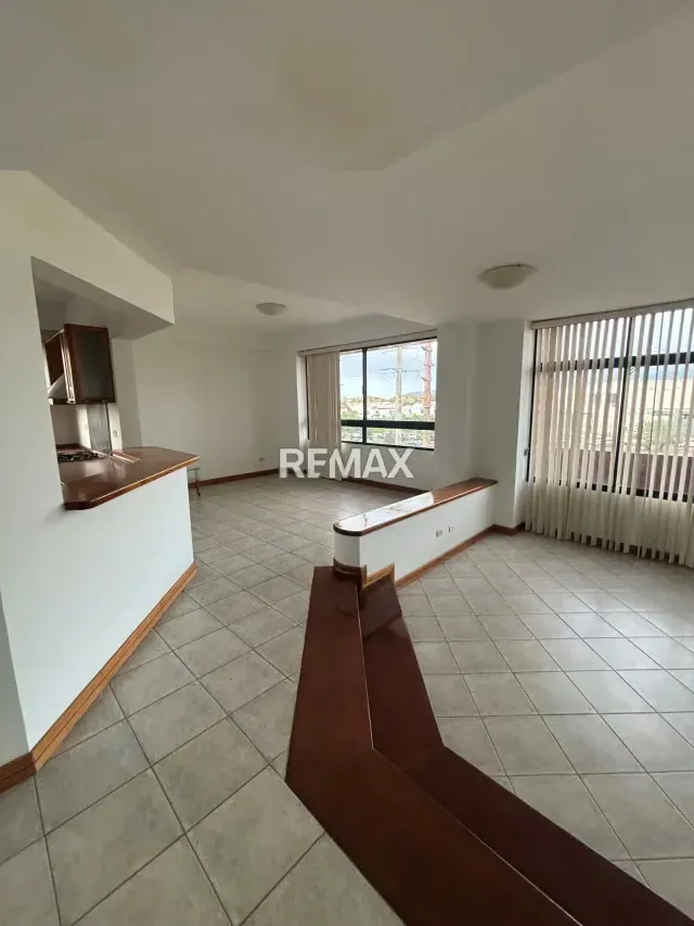 Amplio Apartamento con Planta Eléctrica - 12