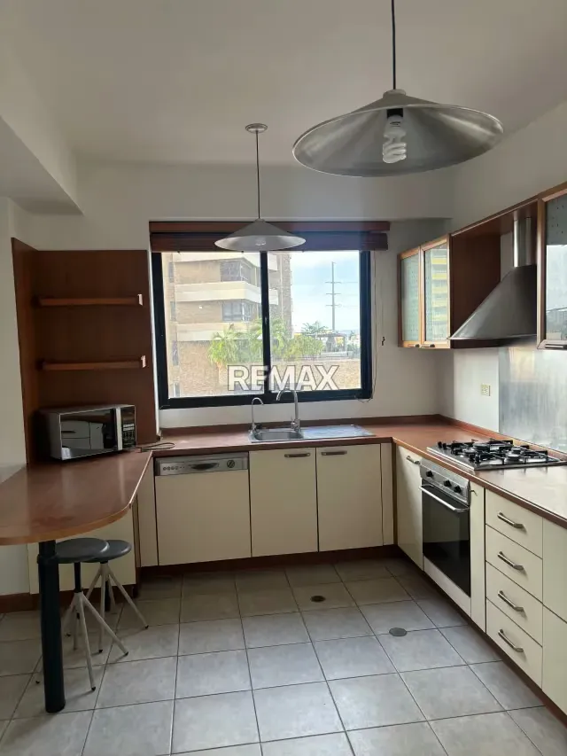 Amplio Apartamento con Planta Eléctrica - 15