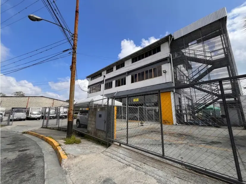 Vendo/alquilo galpon 900m2 Los Teques El Tambor 8601