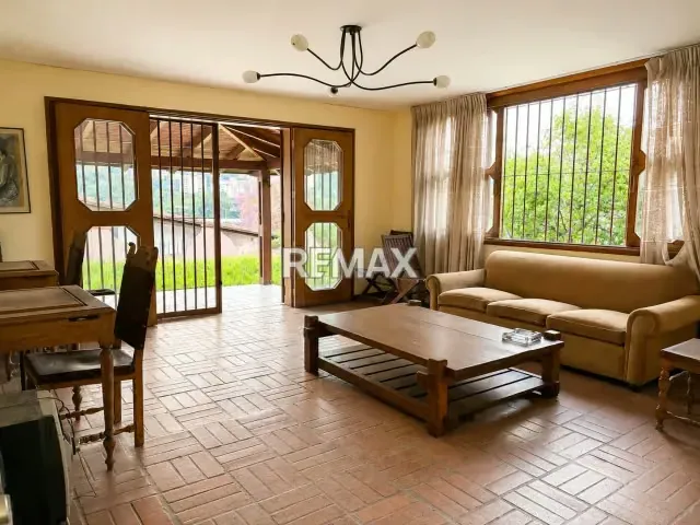 Quinta para remodelar con amplio terreno en Prados del Este - 12