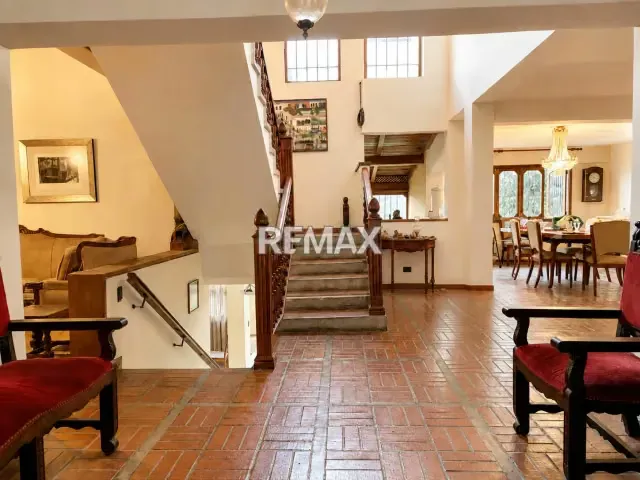 Quinta para remodelar con amplio terreno en Prados del Este - 4