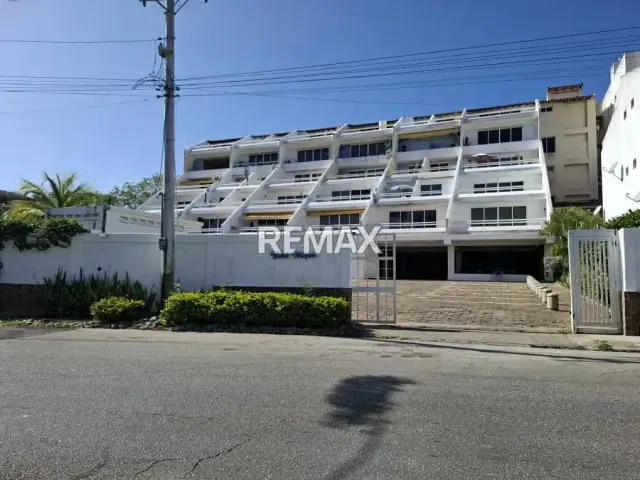 EN VENTA APARTAMENTO CON VISTA AL MAR, CONJUNTO RESIDENCIAL BAHIA MAGICA, LA CARANTA, ISLA DE MARGARITA.