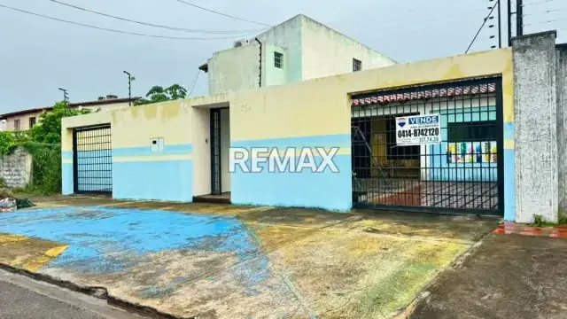 Se ofrece propiedad inmobiliaria de dos niveles, actualmente operativa como Colegio Canaima, Urbanizacion La Floresta