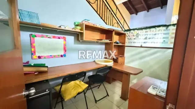 Se ofrece propiedad inmobiliaria de dos niveles, actualmente operativa como Colegio Canaima, Urbanizacion La Floresta - 4