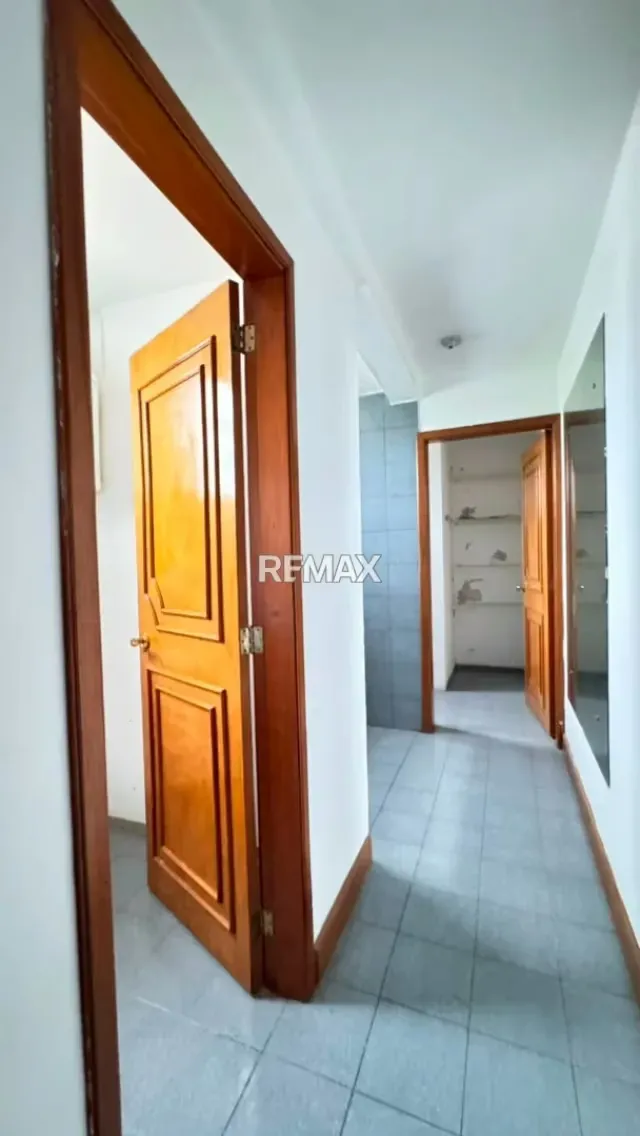Se ofrece propiedad inmobiliaria de dos niveles, actualmente operativa como Colegio Canaima, Urbanizacion La Floresta - 6