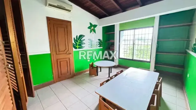 Se ofrece propiedad inmobiliaria de dos niveles, actualmente operativa como Colegio Canaima, Urbanizacion La Floresta - 10