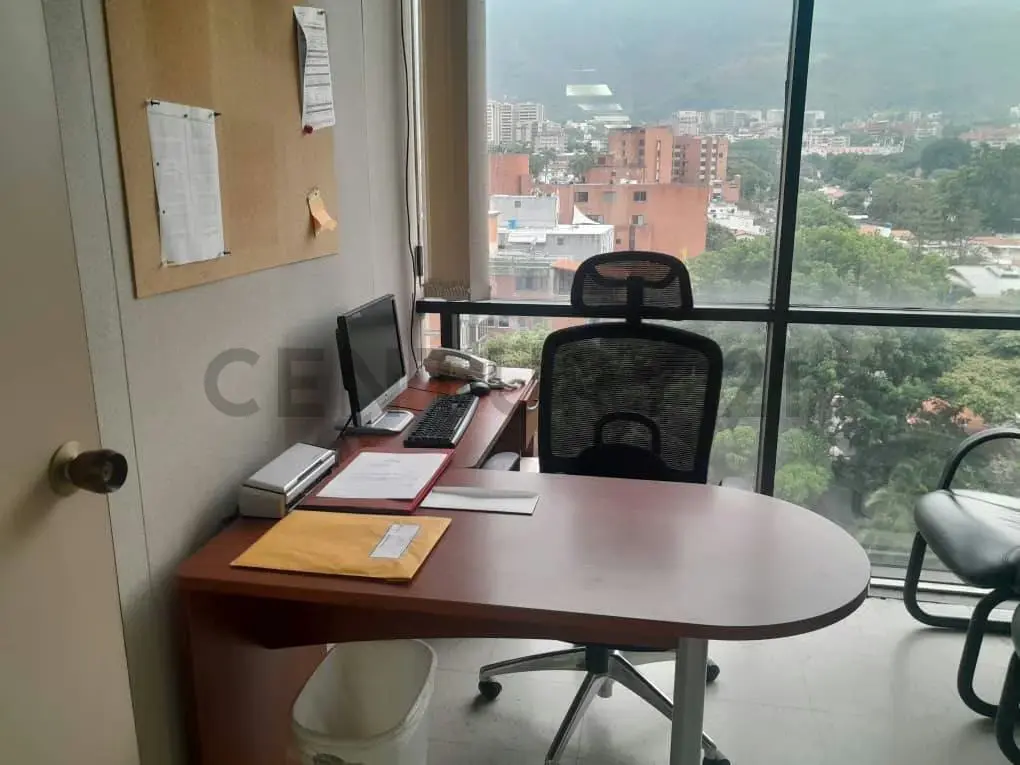 JCC - SE VENDE TODO UN PISO DE DOS OFICINAS AMOBLADAS DE 168 MTS2. CADA UNA - 11
