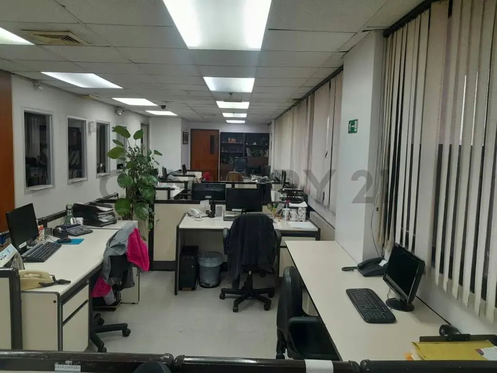 JCC - SE VENDE TODO UN PISO DE DOS OFICINAS AMOBLADAS DE 168 MTS2. CADA UNA - 17