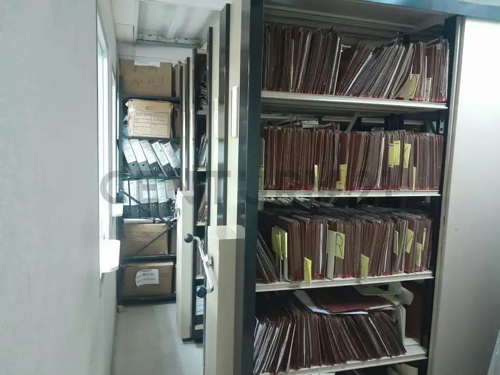 JCC - SE VENDE TODO UN PISO DE DOS OFICINAS AMOBLADAS DE 168 MTS2. CADA UNA - 21