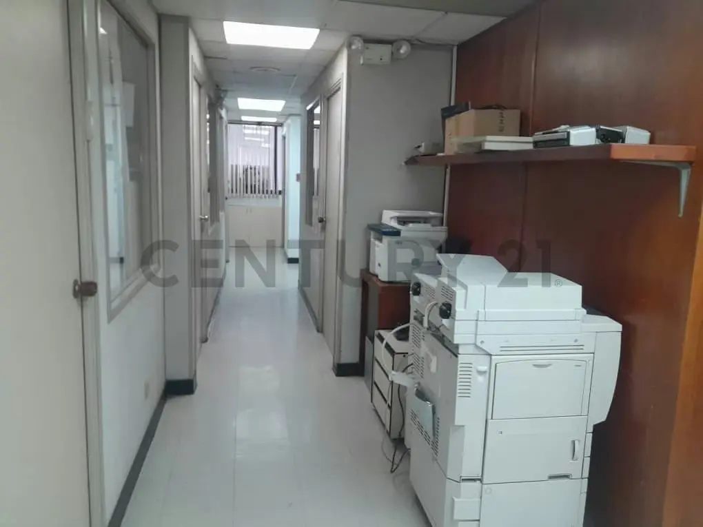 JCC - SE VENDE TODO UN PISO DE DOS OFICINAS AMOBLADAS DE 168 MTS2. CADA UNA - 22