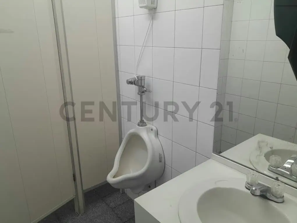 JCC - SE VENDE TODO UN PISO DE DOS OFICINAS AMOBLADAS DE 168 MTS2. CADA UNA - 24