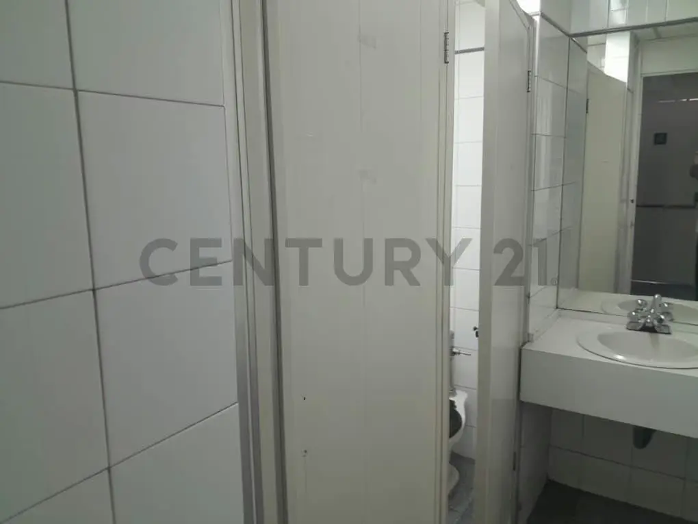 JCC - SE VENDE TODO UN PISO DE DOS OFICINAS AMOBLADAS DE 168 MTS2. CADA UNA - 25