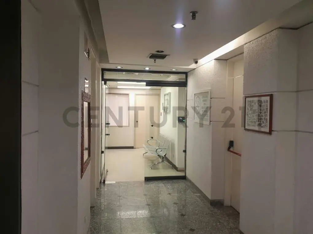 JCC - SE VENDE TODO UN PISO DE DOS OFICINAS AMOBLADAS DE 168 MTS2. CADA UNA - 3