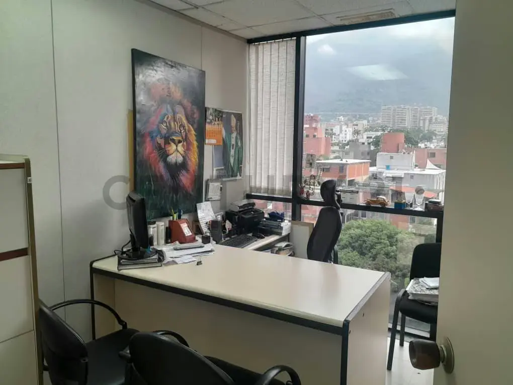 JCC - SE VENDE TODO UN PISO DE DOS OFICINAS AMOBLADAS DE 168 MTS2. CADA UNA - 8