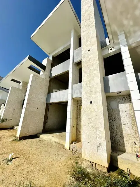 EN VENTA TOHWNHOUSE, EN PUERTO MORROCOY, CONJUNTO RESIDENCIAL DE DATA RECIENTE Y EXCLUSIVA