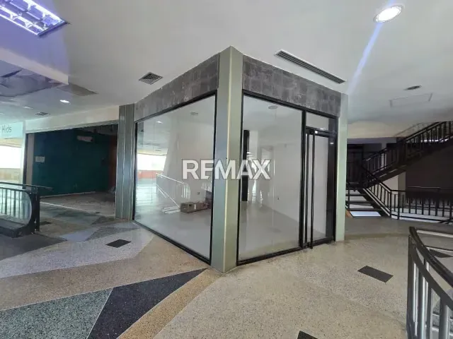 LOCAL COMERCIAL EN ALQUILER EN CABIMAS CENTER (OBRA GRIS) - 3