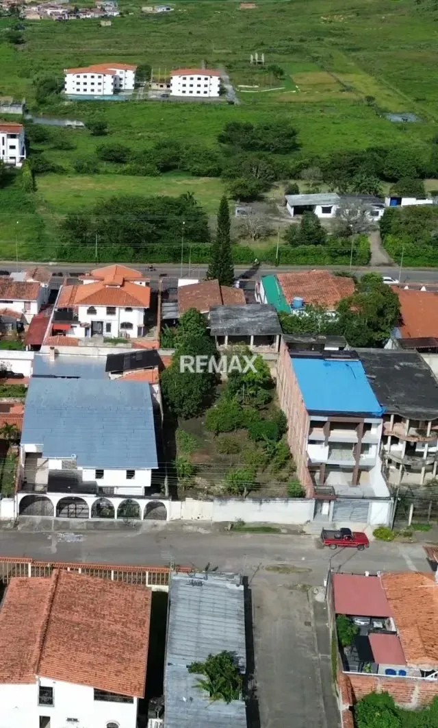 Excelente oportunidad de inversión en Rubio. Ubicado en la Av. 9 entre calles 23 y 24, sector El Refugio, Municipio Junín - 4