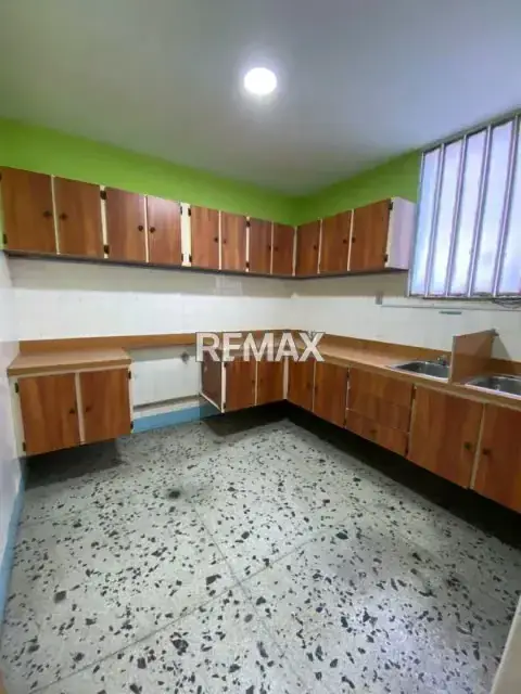 SE ALQUILA CASA PARA USO COMERCIAL EN EL CENTRO