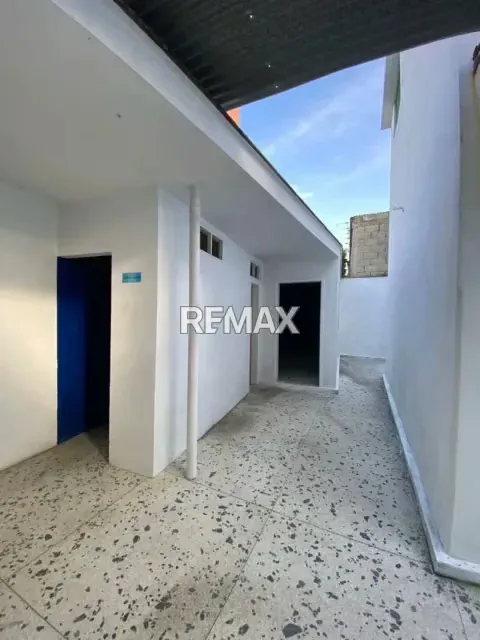 SE ALQUILA CASA PARA USO COMERCIAL EN EL CENTRO - 2