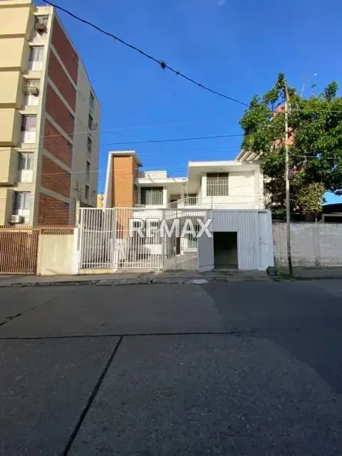 SE ALQUILA CASA PARA USO COMERCIAL EN EL CENTRO - 5
