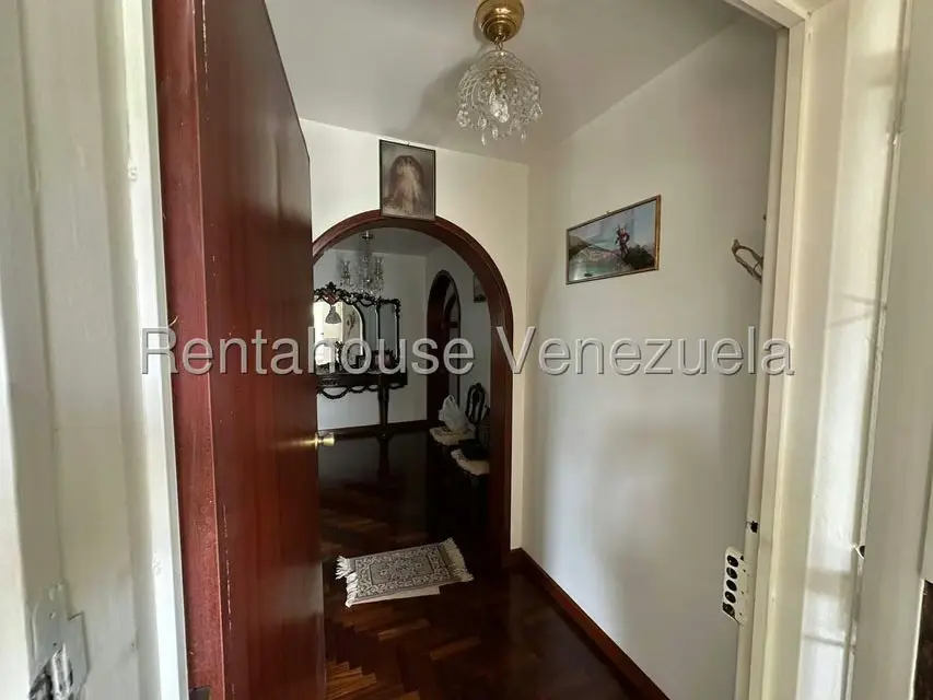 Apartamento (1 Nivel) en Venta en Colinas de Bello Monte, Distrito Metropolitano - 2