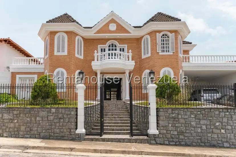 Casa (Multipes Niveles) en Alquiler en Los Naranjos del Cafetal, Distrito Metropolitano