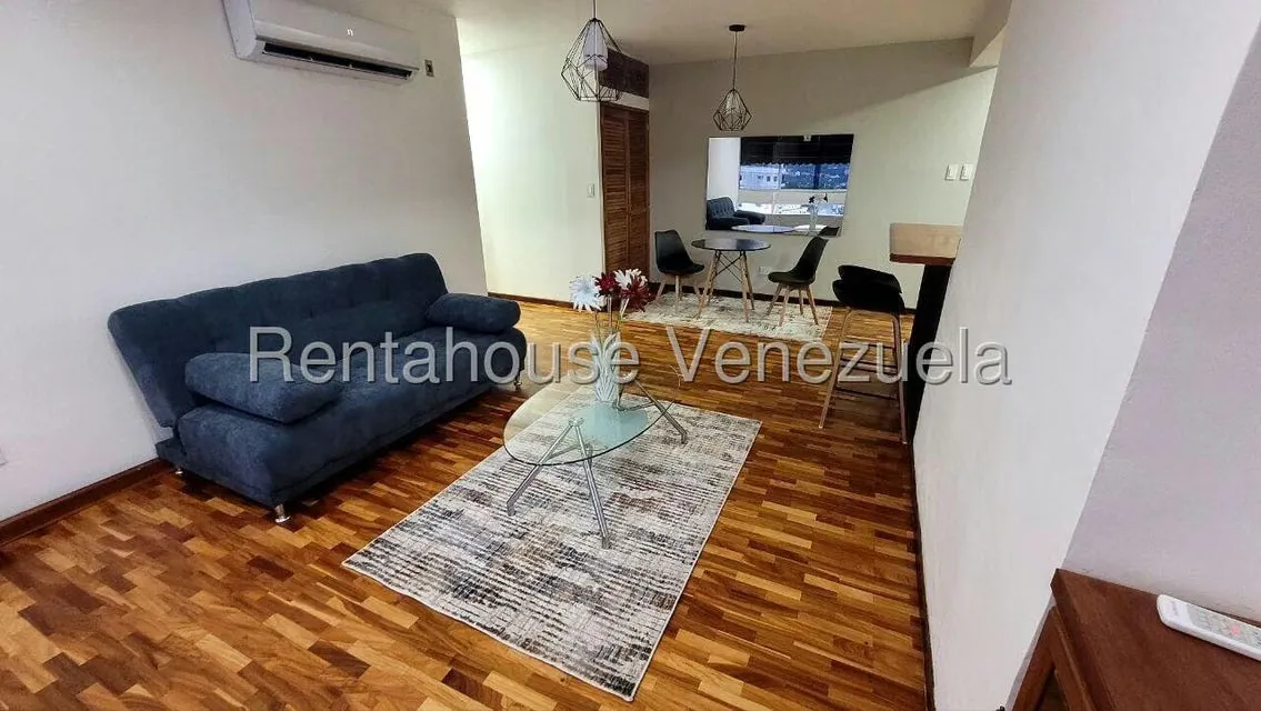 Apartamento (1 Nivel) en Venta en Los Dos Caminos, Distrito Metropolitano - 2