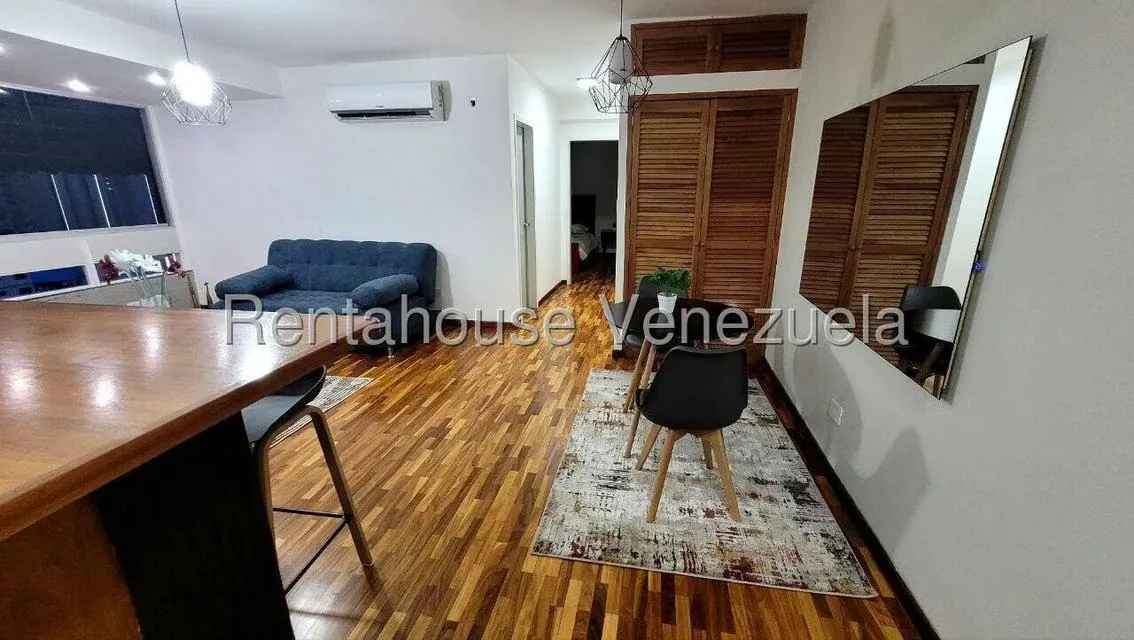 Apartamento (1 Nivel) en Venta en Los Dos Caminos, Distrito Metropolitano - 4