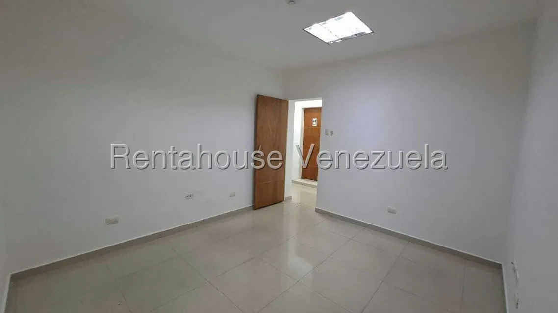 Oficina en Alquiler en Los Chaguaramos, Distrito Metropolitano - 10