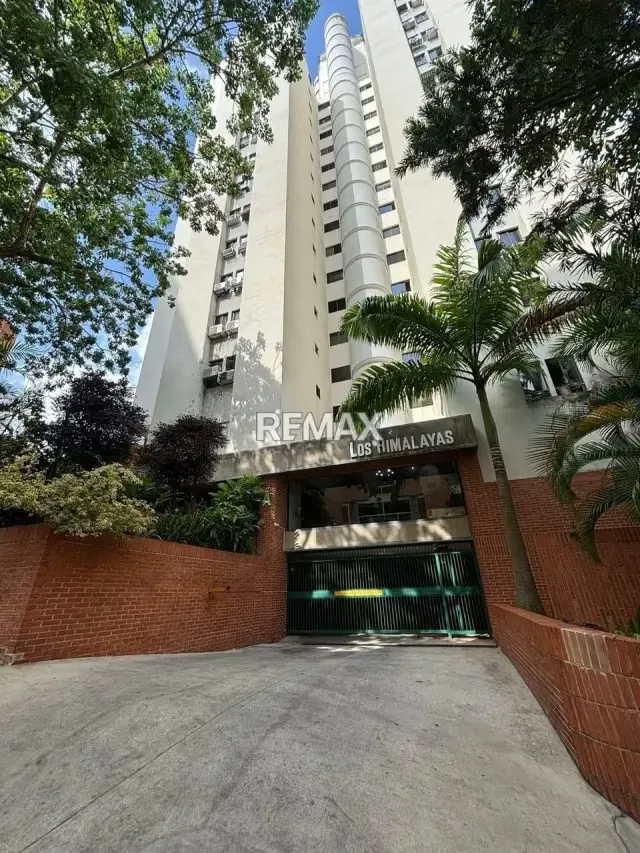 EN VENTA APARTAMENTO PISO 2 RESD LOS HIMALAYA - 2