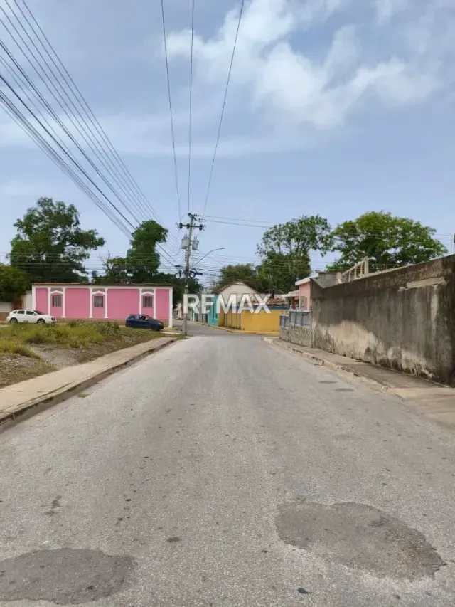 TERRENO EN LOS ROBLES - 7