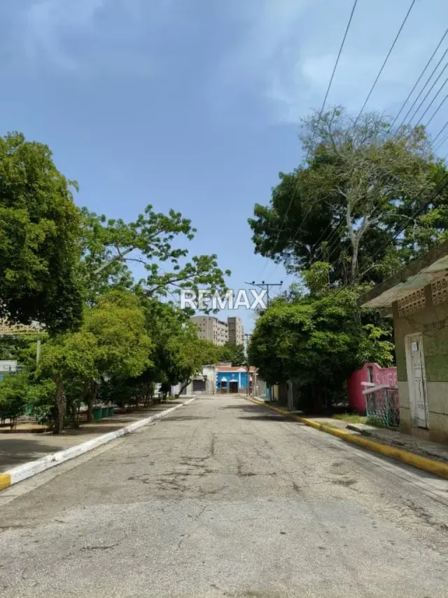TERRENO EN LOS ROBLES - 9