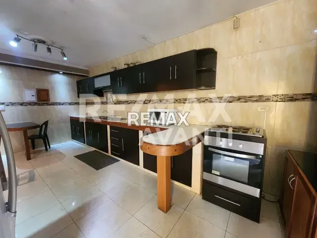 CASA EN ALQUILER URB. CRISTAL VII - 2