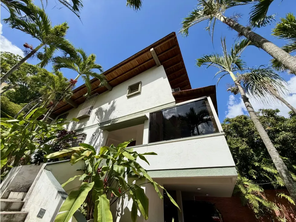 Se Alquila casa/558M2 terreno/5h+s/4b+s/3p/Sebucan/2658