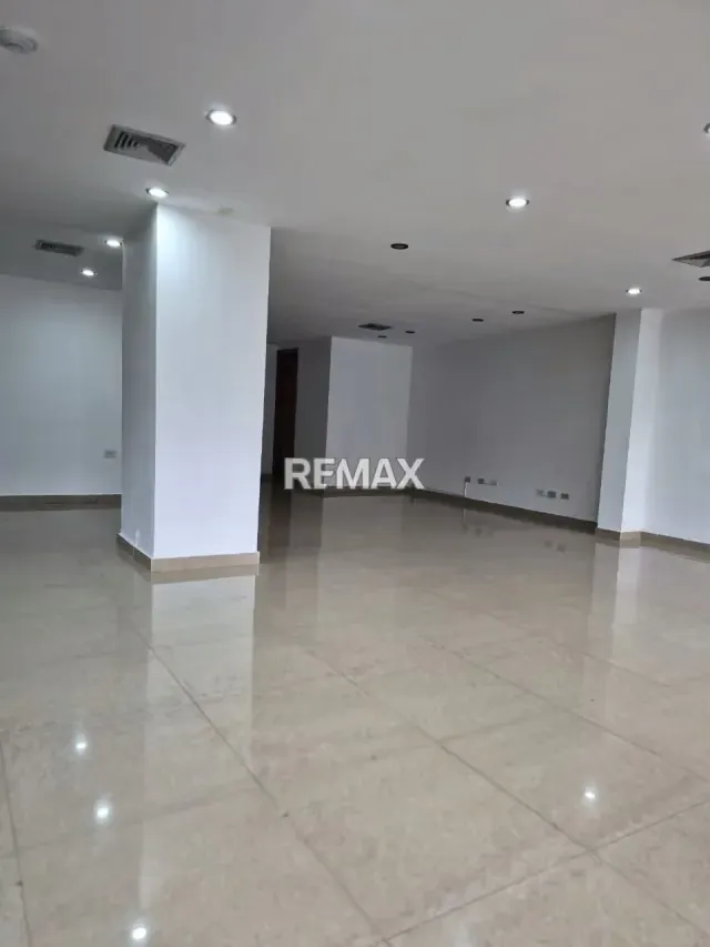 EN ALQUILER BARRIO OBRERO! Local comercial a pie de calle en Torre Capeccio - 14