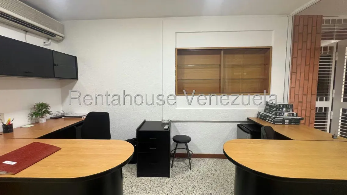 Oficina en Alquiler en Avenida Universidad, Zulia - 2
