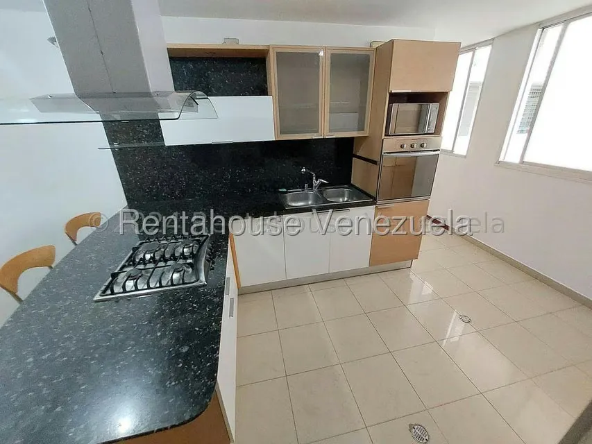 Apartamento (1 Nivel) en Alquiler en Los Palos Grandes, Distrito Metropolitano - 11